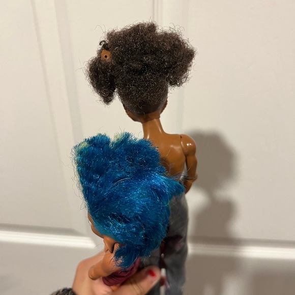 Monster High Clawd Wolf & Mattel Cave Club Slate dolls - Picture 6 of 9